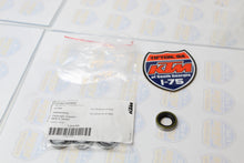 Load image into Gallery viewer, 0760142460 radial shaft seal 14x24x6 B